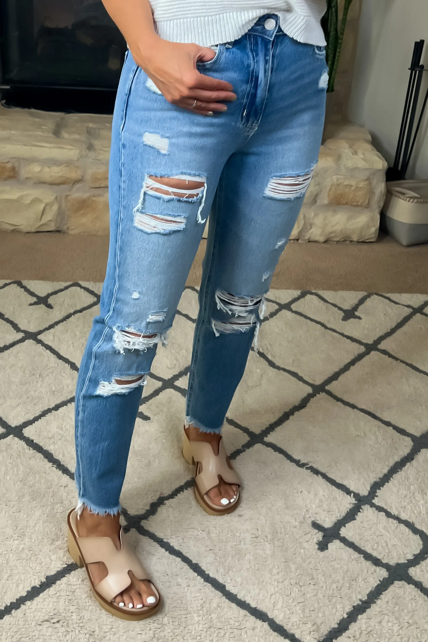 Vervet Emma Distressed Raw Hem Mom Jean : Light Wash